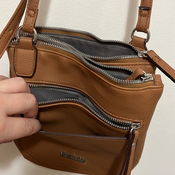 Crossbody. Adjustable strap. Carried about 3 times. No tears/stains/holes. - Picture 6 of 8